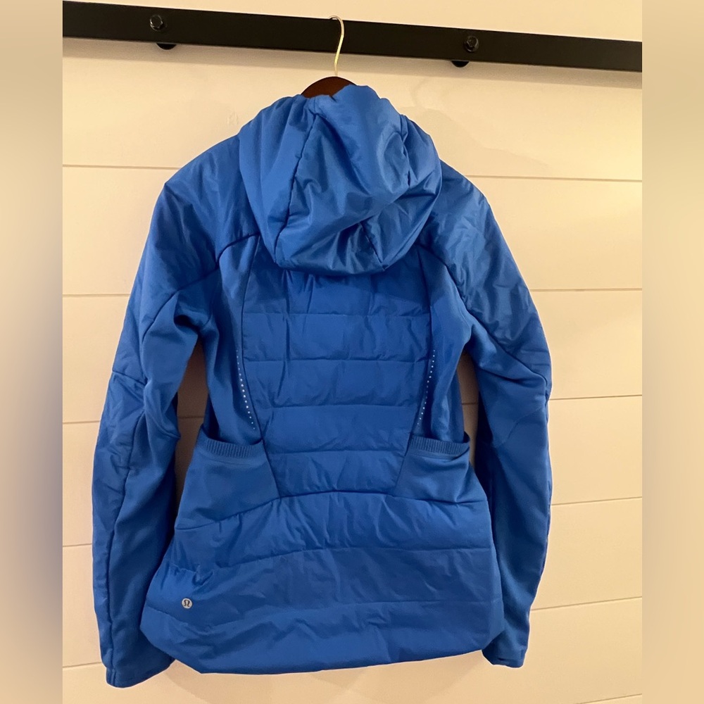Lululemon Down For It All Jacket size 8 Pipe Dream Blue EUC - Picture 2 of 16